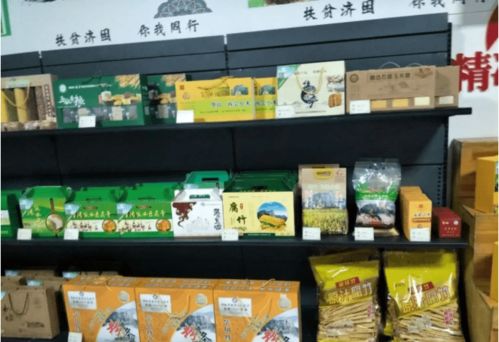 羅敷鎮(zhèn) 電子商務(wù)助力扶貧，服裝銷售忙不停